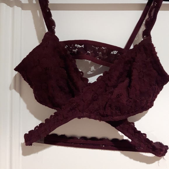 American Eagle Outfitters Other - AMERICAN EAGLE BRALETTE- XS BURGUNDY CRISS CROSS…